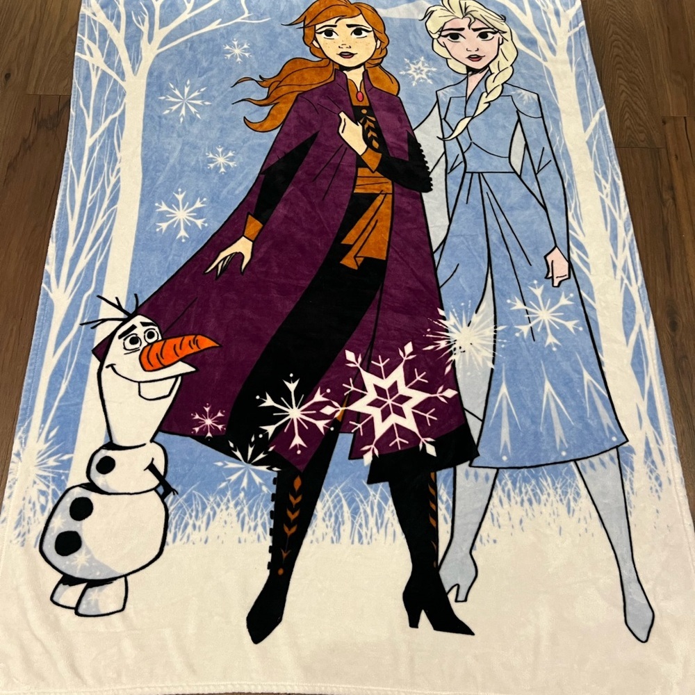 Disney Frozen Elsa and Anna Twin Blanket – 66 x 90 inches